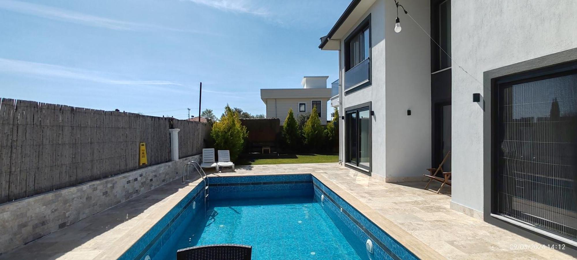 Kalinda Close To Airport