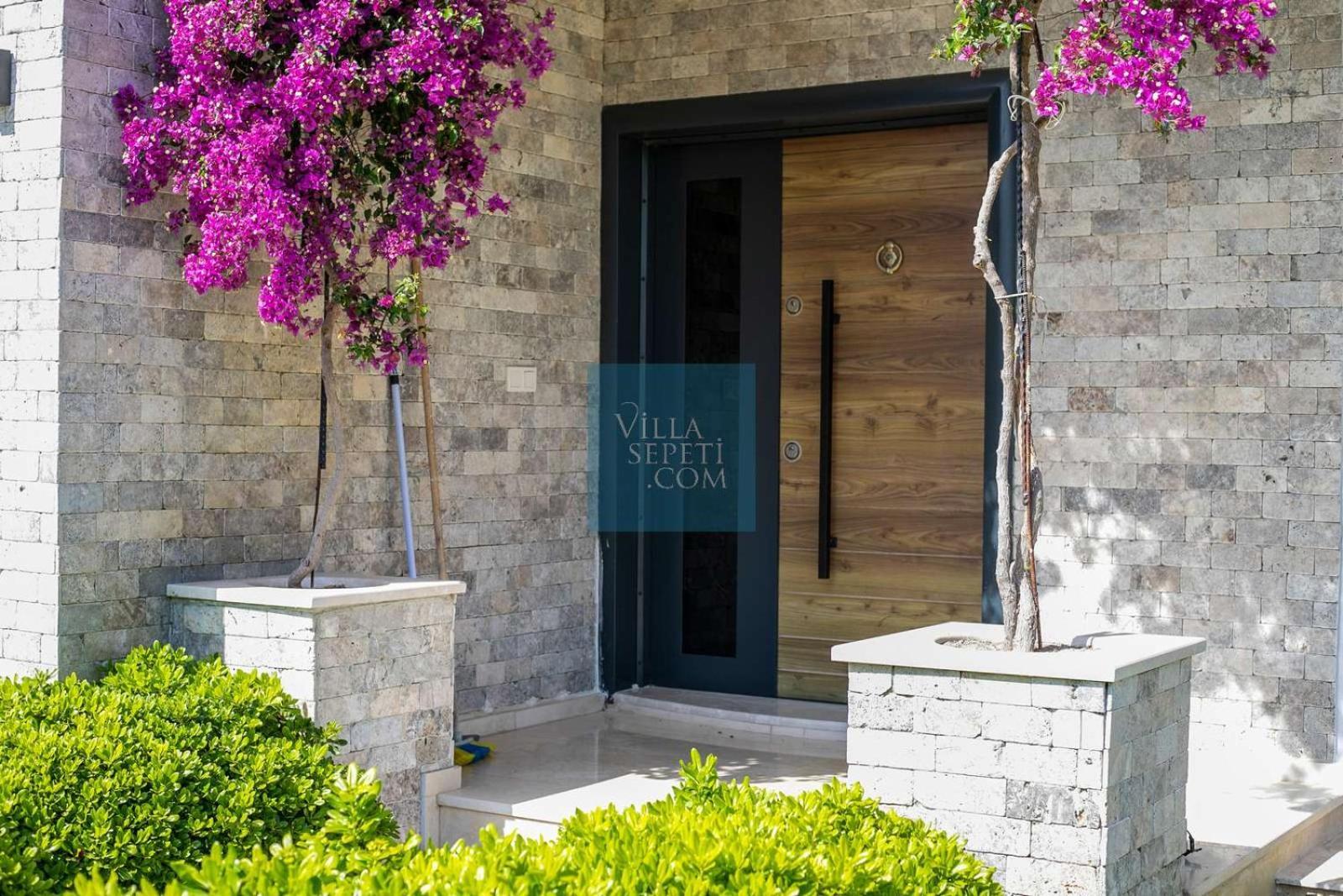 Kalinda Close To Airport *