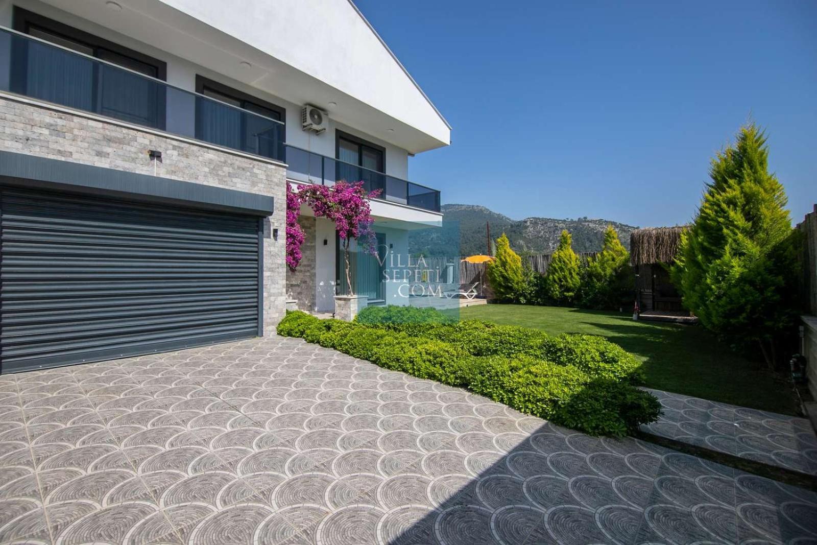 Kalinda Close To Airport *